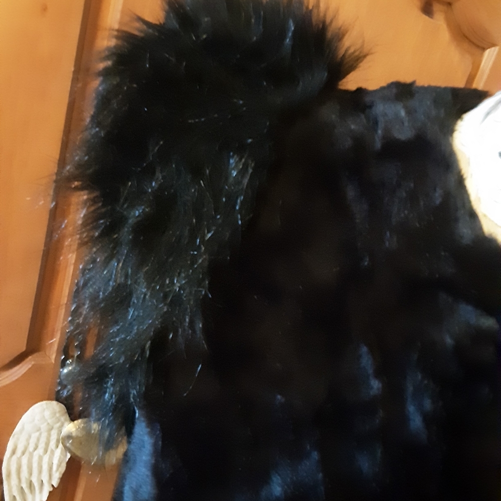 🖤 Faux Fur Vest - Picture 2 of 7